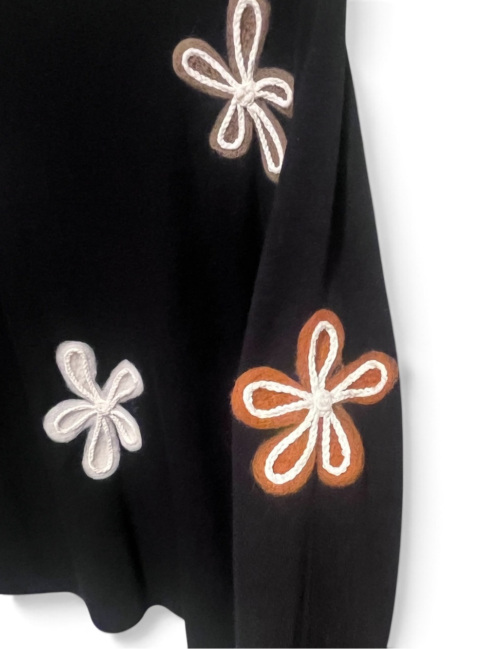 Aæda Black Floral Appliqué Sweater
Large - Picture 3 of 8